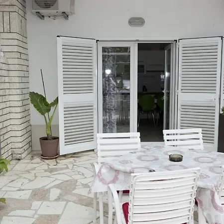 Apartament House Duće